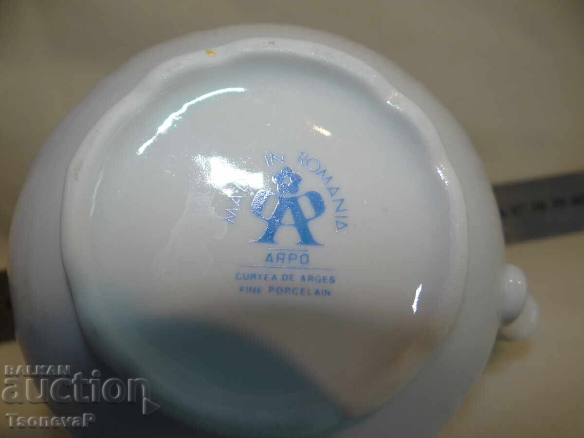 Livrarea Caniță din porțelan românesc