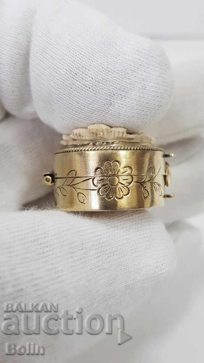 Auction  Silver gilt box - pillbox, ivory, China