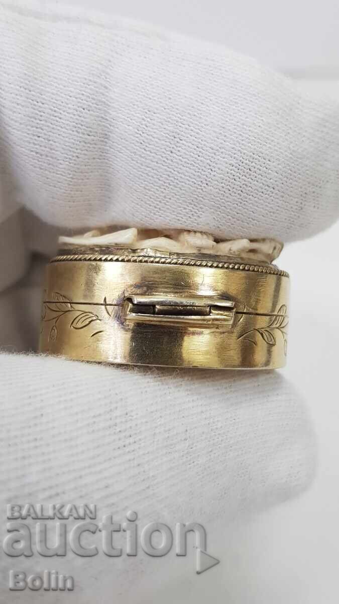 Livrarea Cutie argintată aurită - suport pentru tablete, fildeș, China Livrarea Cutie argintată aurită - suport pentru tablete, fildeș, China