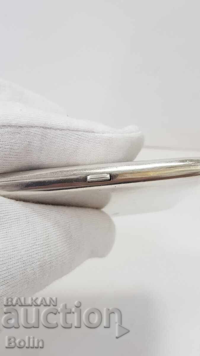 Livrarea Rară tabacheră de argint cu email nielo și stemă Regatul Serbiei Livrarea Rară tabacheră de argint cu email nielo și stemă Regatul Serbiei