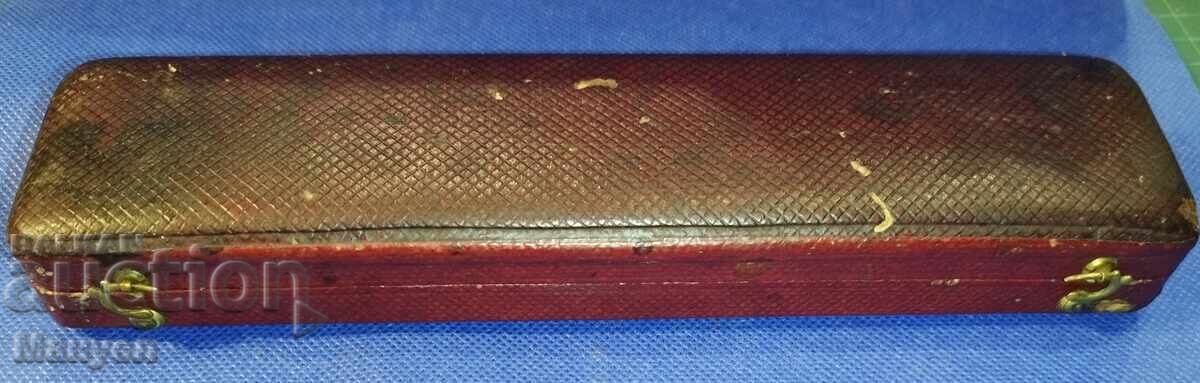 Delivery of Officer's saber, miniature, lion's head