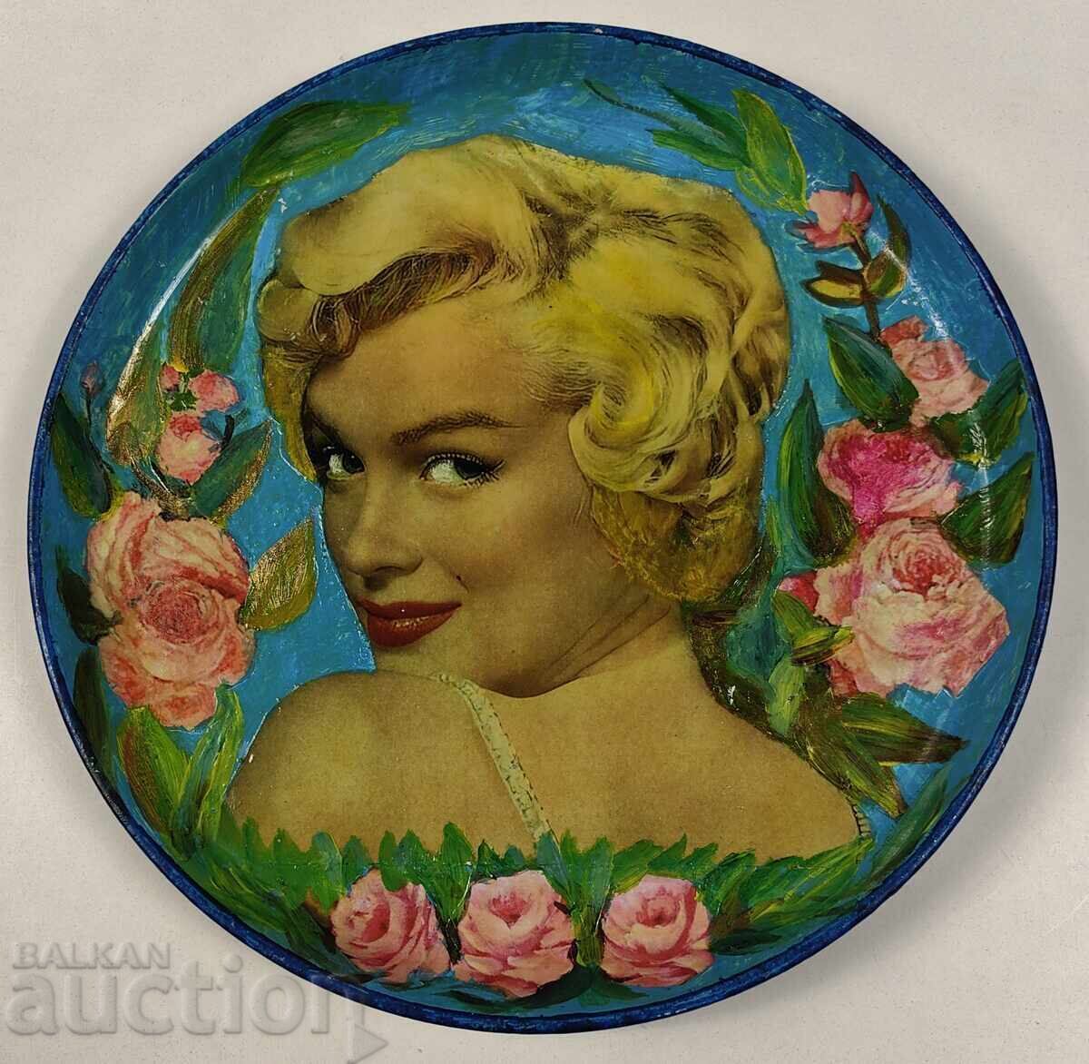 ΜΕΓΑΛΟ ΠΟΡΣΕΛΑΝΙΝΟ ΠΙΑΤΟ ΜΕΡΙΛΙΝ ΜΟΝΡΟ ΠΟΡΣΕΛΑΝΙΝΟ ΣΚΕΥΟΣ με τιμή 19.00 BGN | € 9.71