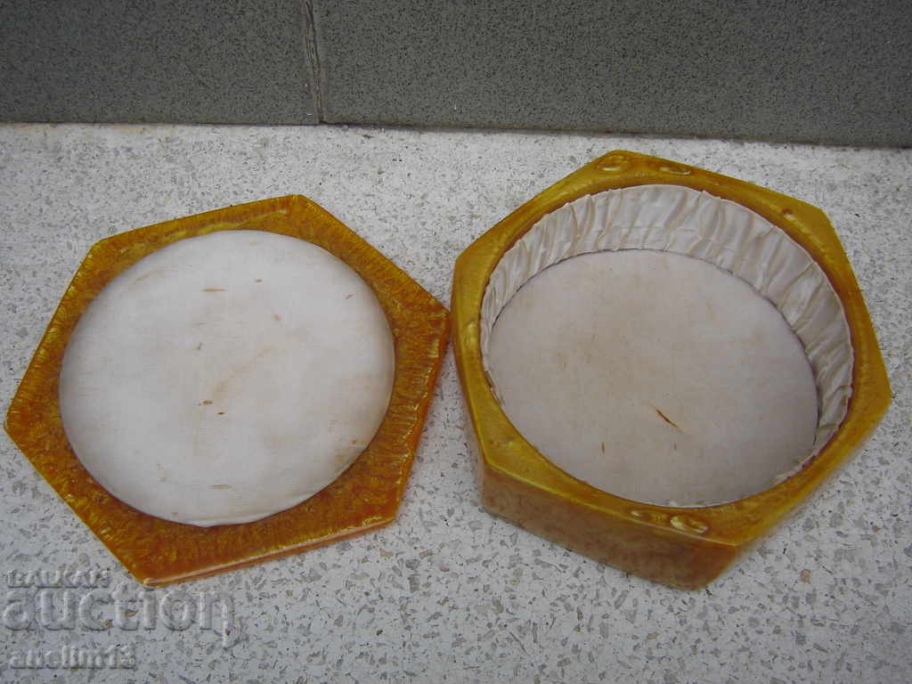 Delivery of CATALIN BAKELITE AMBER JEWELRY BOX