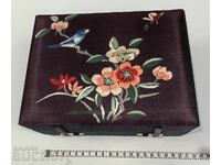 CUTIE PENTRU BIJUTERII ÎN STARE EXCELENTĂ, CU MOTIVE FLORALE