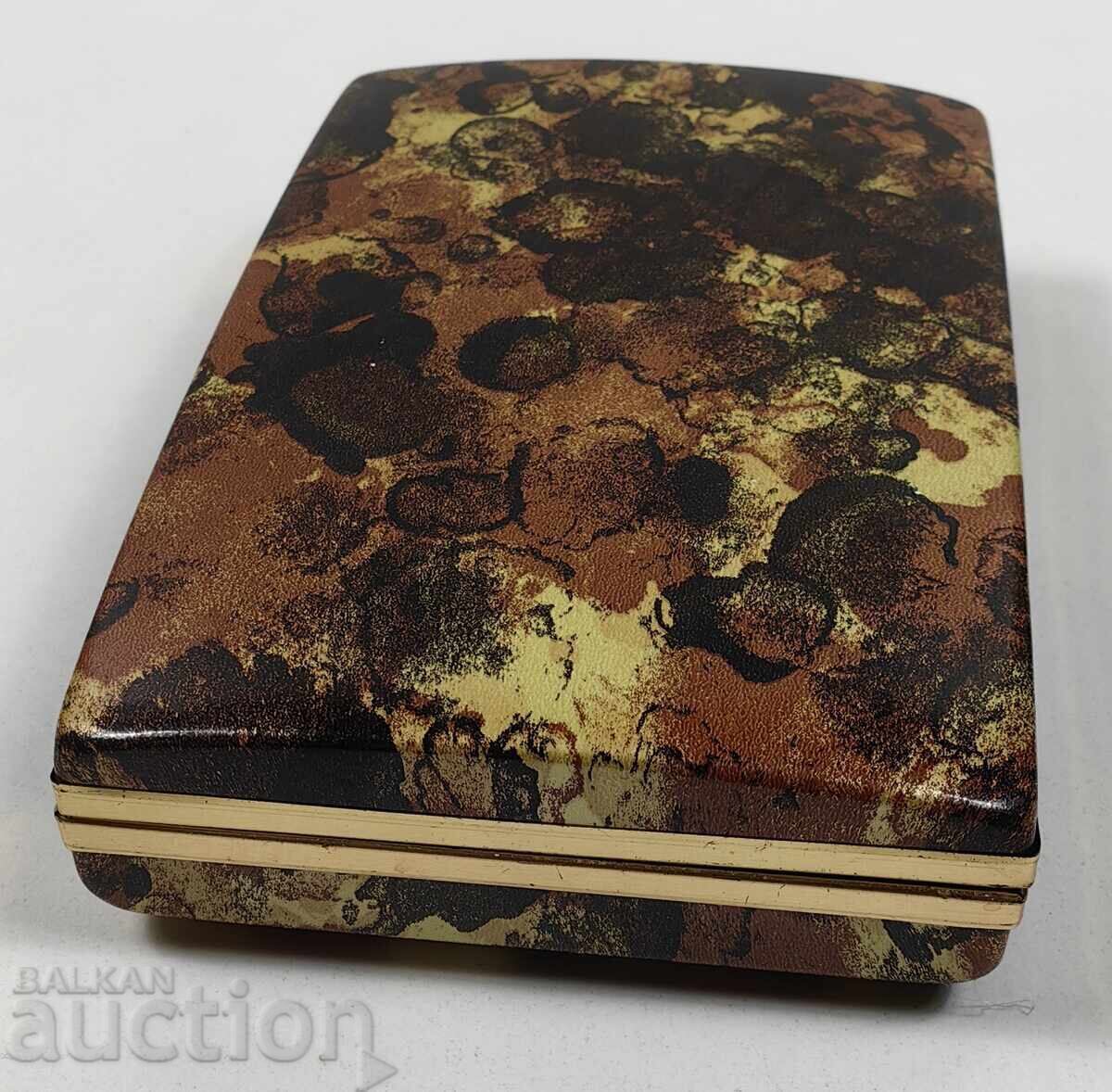 Auction RING BOX FOR RINGS JEWELRY IN EXCELLENT CONDITION Auction RING BOX FOR RINGS JEWELRY IN EXCELLENT CONDITION