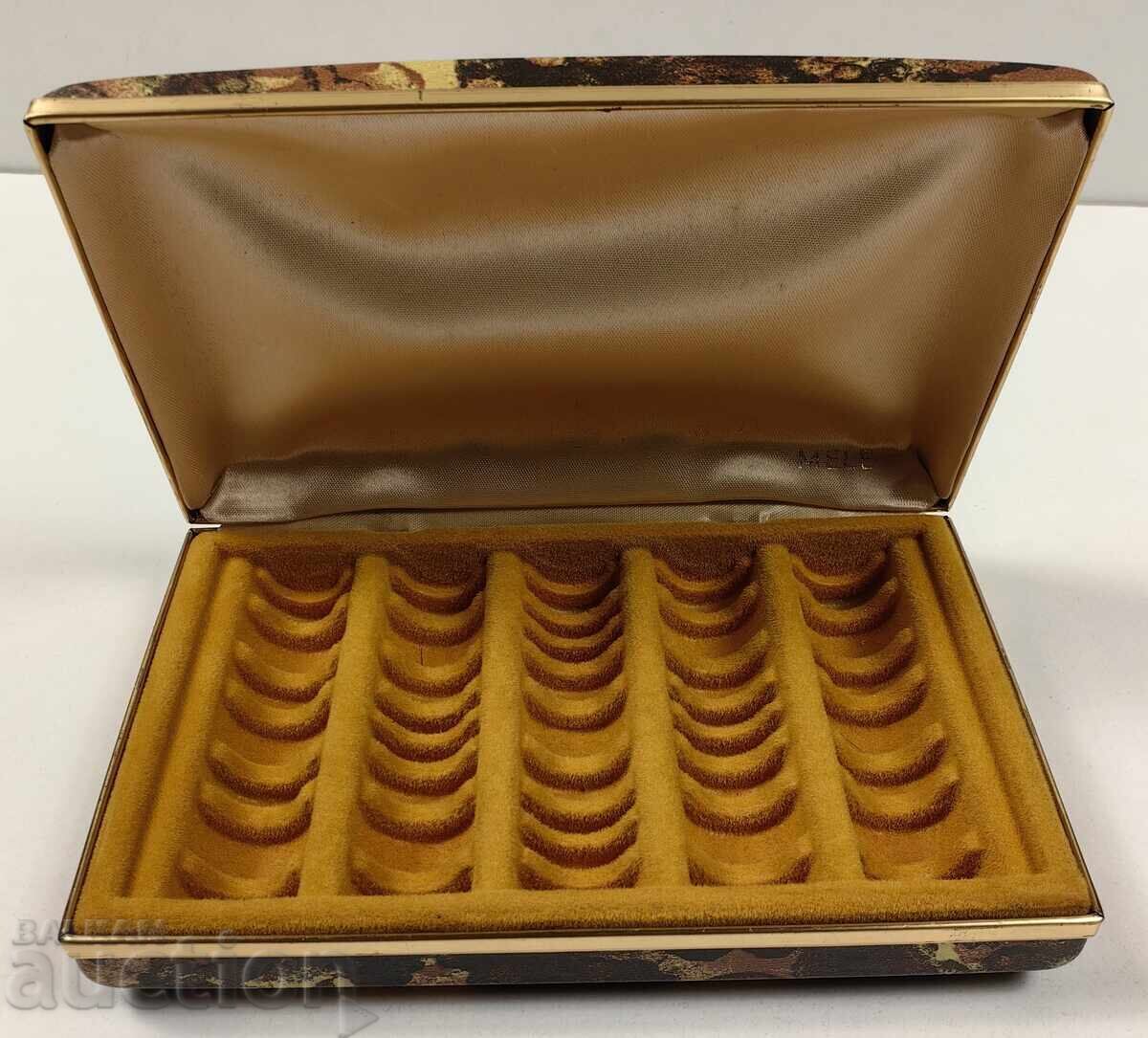 RING BOX FOR RINGS JEWELRY IN EXCELLENT CONDITION RING BOX FOR RINGS JEWELRY IN EXCELLENT CONDITION