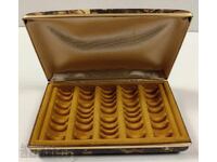 RING BOX FOR RINGS JEWELRY IN EXCELLENT CONDITION