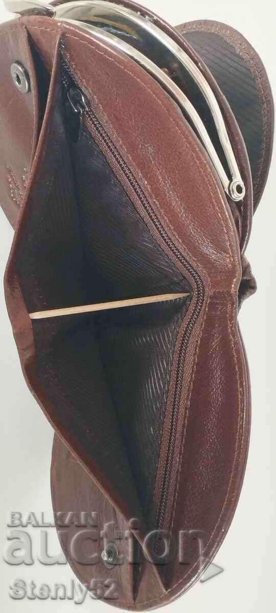 Livrarea Portofel de damă din piele naturală Art-93