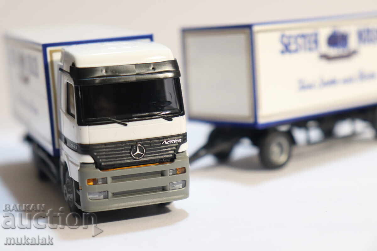 Licitație ALBEDO H0 1/87 MERCEDES ACTROS TIR MODEL COLIȚĂ