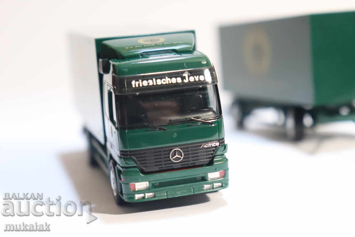 Delivery of HERPA H0 1/87 MERCEDES ACTROS TRACTOR TRUCK MODEL CAR