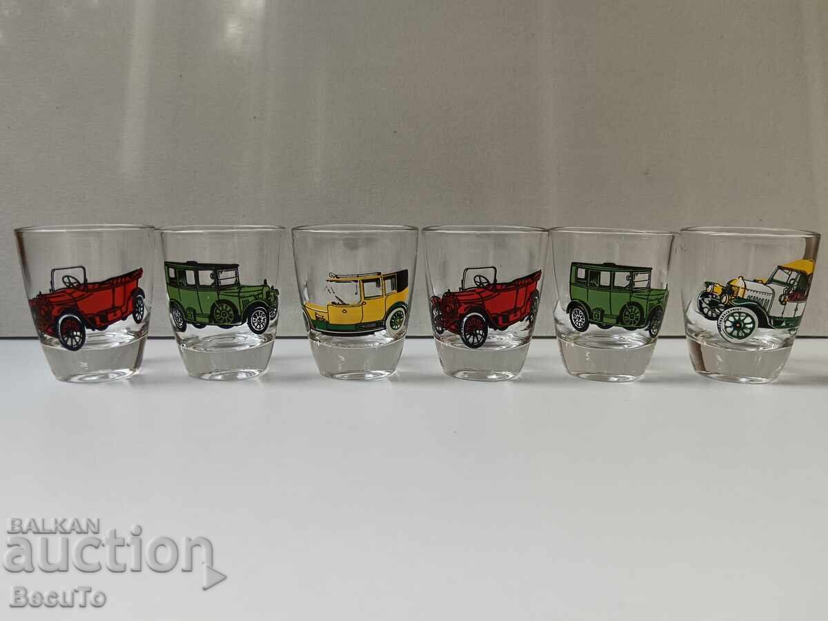 Комплект 6 бр ракиени чашки с ретро автомобили, като нови с цена 40.00 лв. | € 20.45