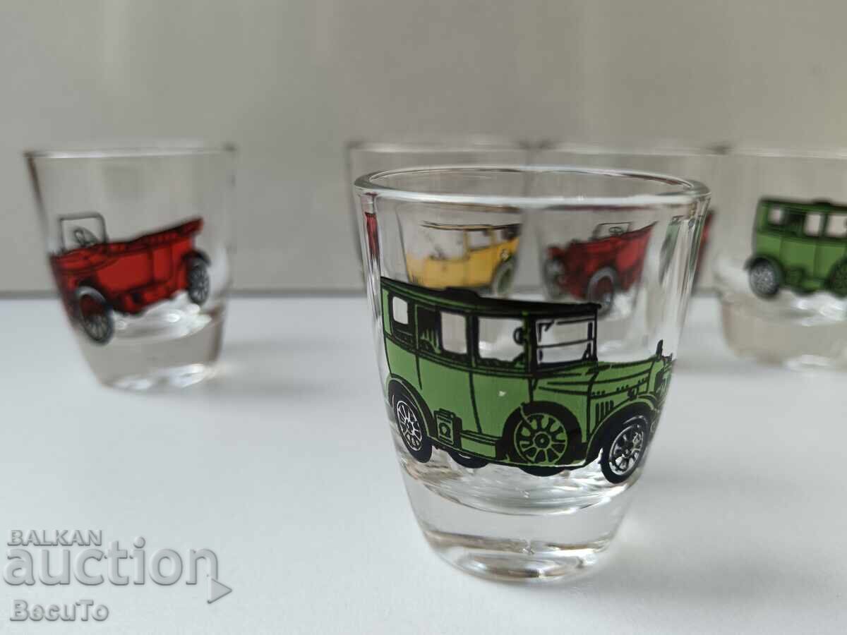 Комплект 6 бр ракиени чашки с ретро автомобили, като нови