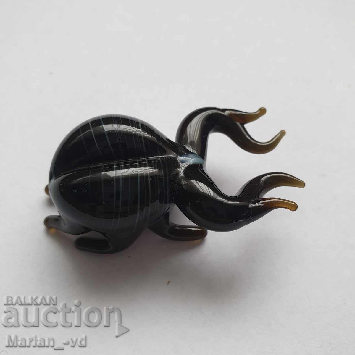 Figurină de sticlă cu gândac cu preț 20.00 BGN | € 10.23