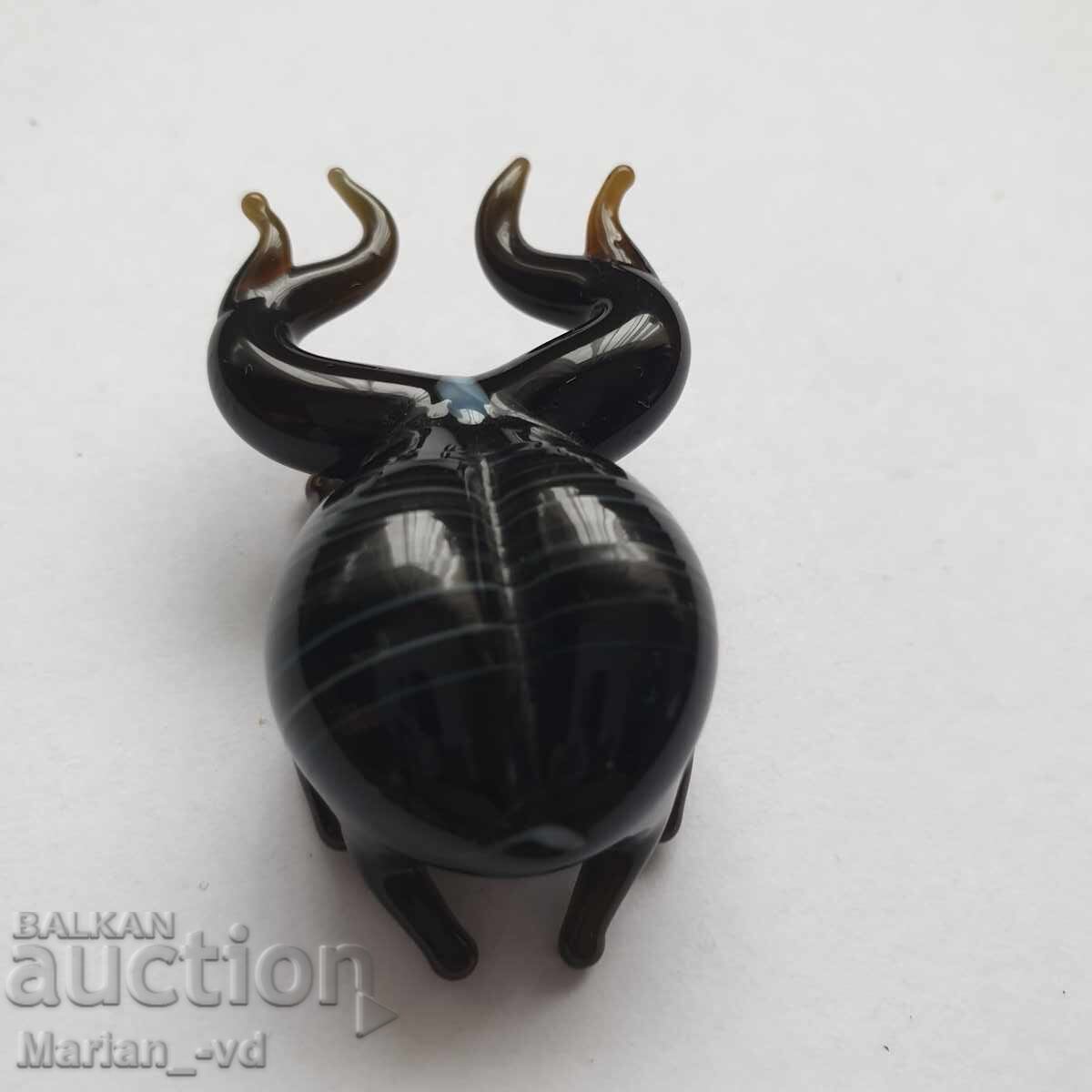 Figurină de sticlă cu gândac