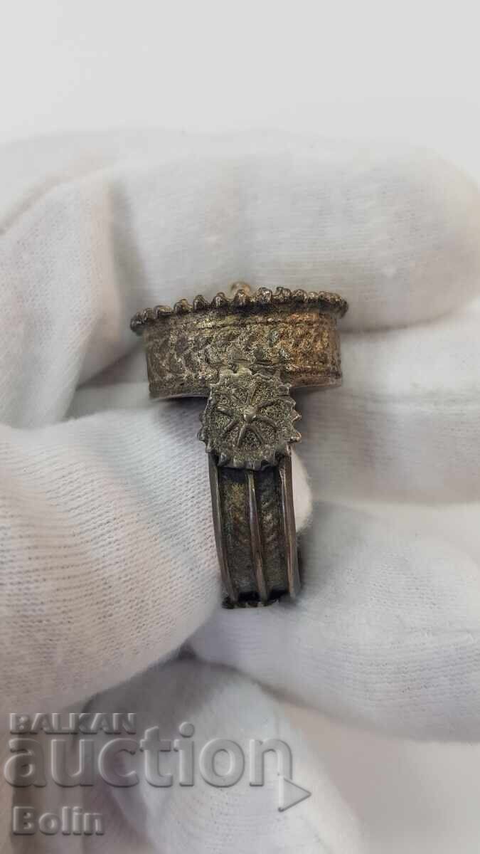 Auction  Rare Bulgarian Revival ring with gilding and enamel, 19th century