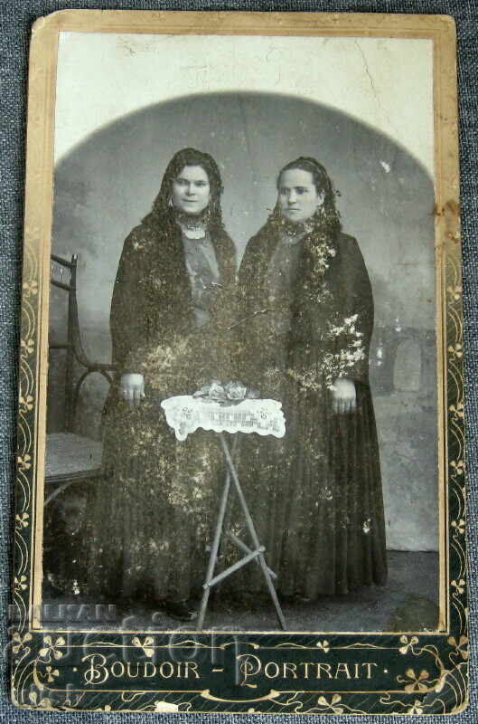 Παλιά φωτογραφία σε σκληρό χαρτόνι φωτογραφικό στούντιο Παναγυρίστας