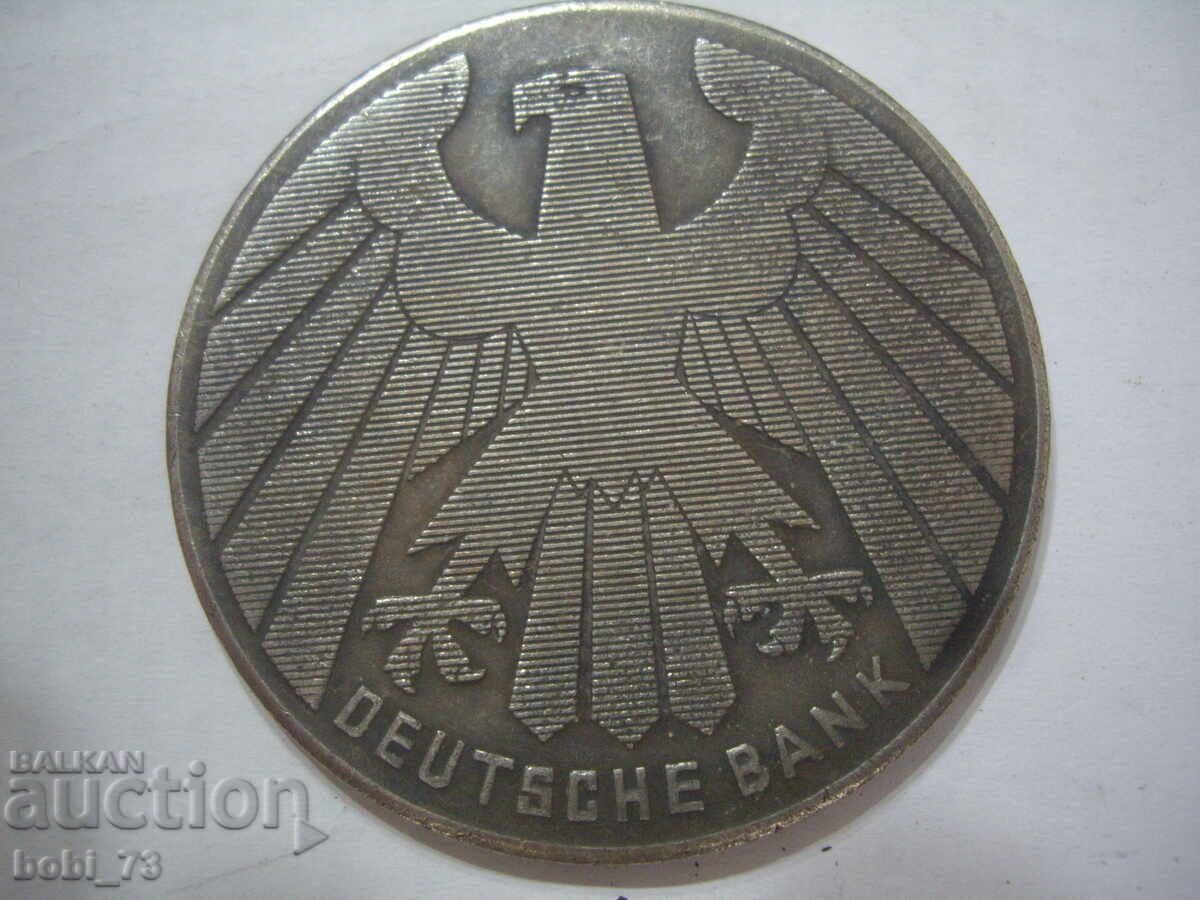 Παλιά διακριτικά. Παλιά διακριτικά.