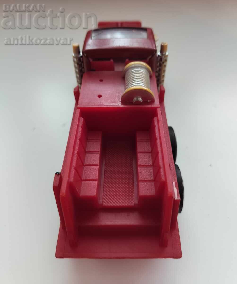 Παράδοση Παλιό παιδικό πυροσβεστικό όχημα, σοσιαλιστικής παραγωγής, εργοστάσιο Mir