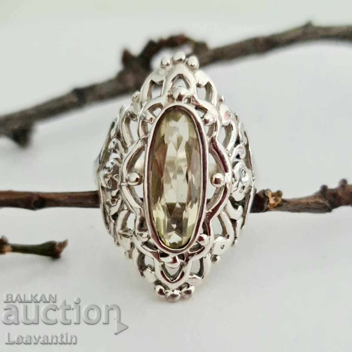 Сребърен пръстен с Лимонов Топаз Сребърен пръстен с Лимонов Топаз