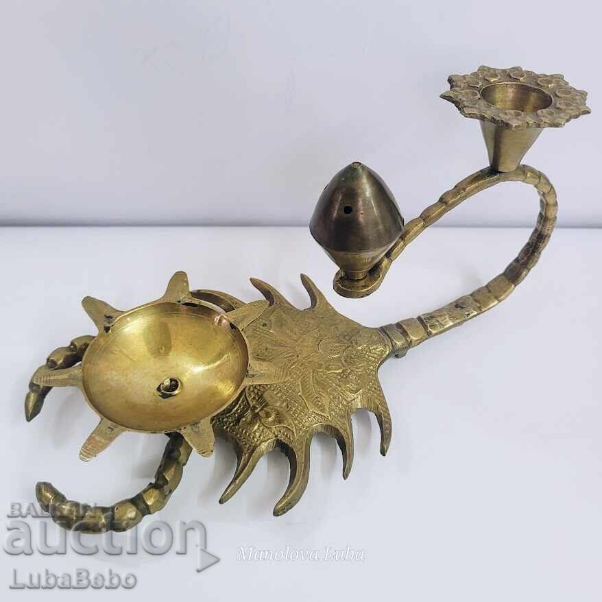 Κηροπήγιο με βάση και οπές για αρωματικά στικ με τιμή 55.00 BGN | € 28.12