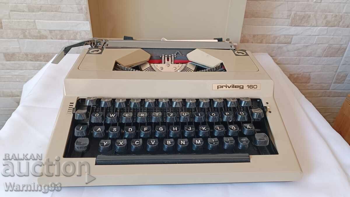 Mașină de scris veche Privileg 160 - Made in Germany cu preț 85.00 BGN | € 43.46