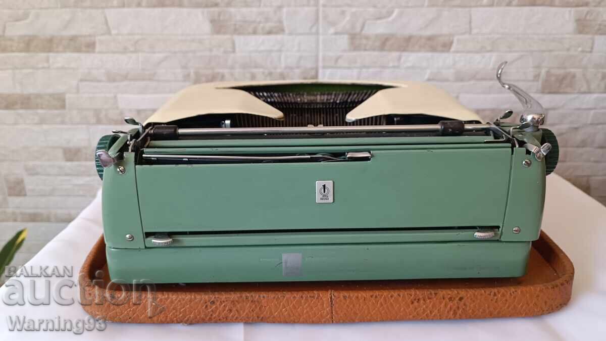 Livrarea Mașină de scris Erika 10 - Made in Germany