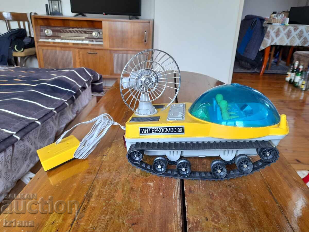 Jucărie rusească veche Lunohod Intercosmos cu preț 85.00 BGN | € 43.46