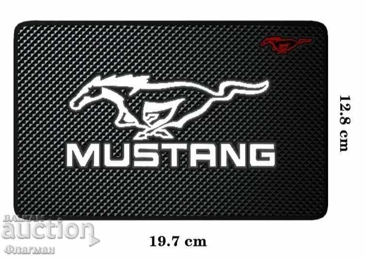 Covoraș de bord pentru "MUSTANG" cu preț € 10.00 | 19.56 BGN