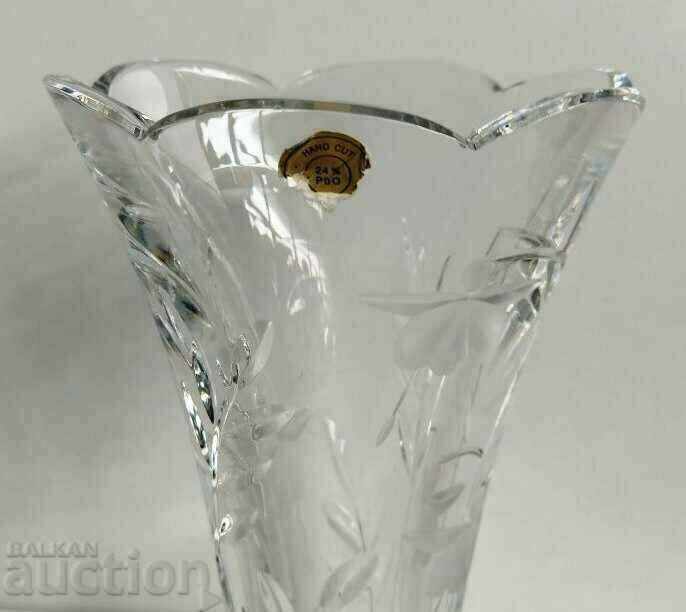 . VAZA DE CRISTAL MASSIVE SANATATE DE CRISTAL cu preț € 15.00 | 29.34 BGN . VAZA DE CRISTAL MASSIVE SANATATE DE CRISTAL cu preț € 15.00 | 29.34 BGN