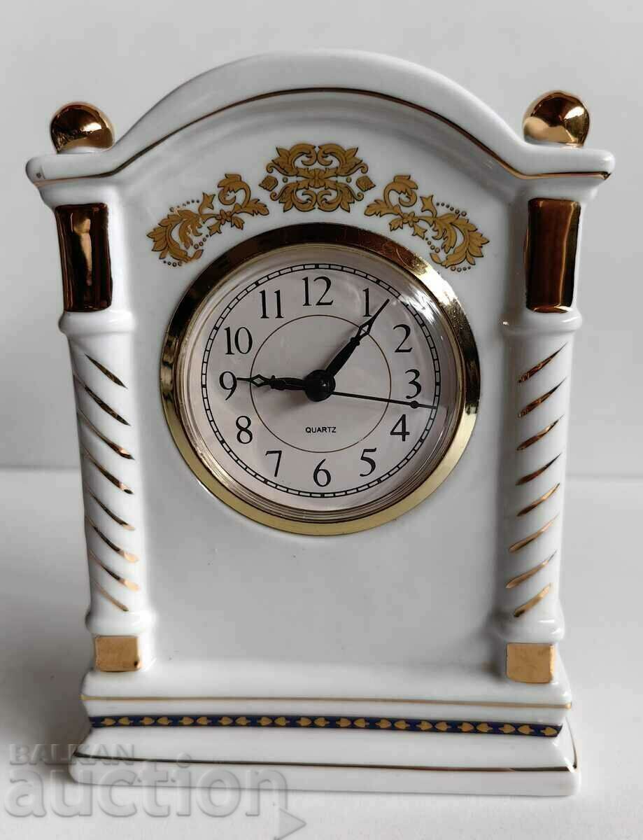 .BEAUTIFUL PORCELAIN DESK CLOCK QUARTZ HEALTHY WORKING with price 25.00 BGN | € 12.78 .BEAUTIFUL PORCELAIN DESK CLOCK QUARTZ HEALTHY WORKING with price 25.00 BGN | € 12.78
