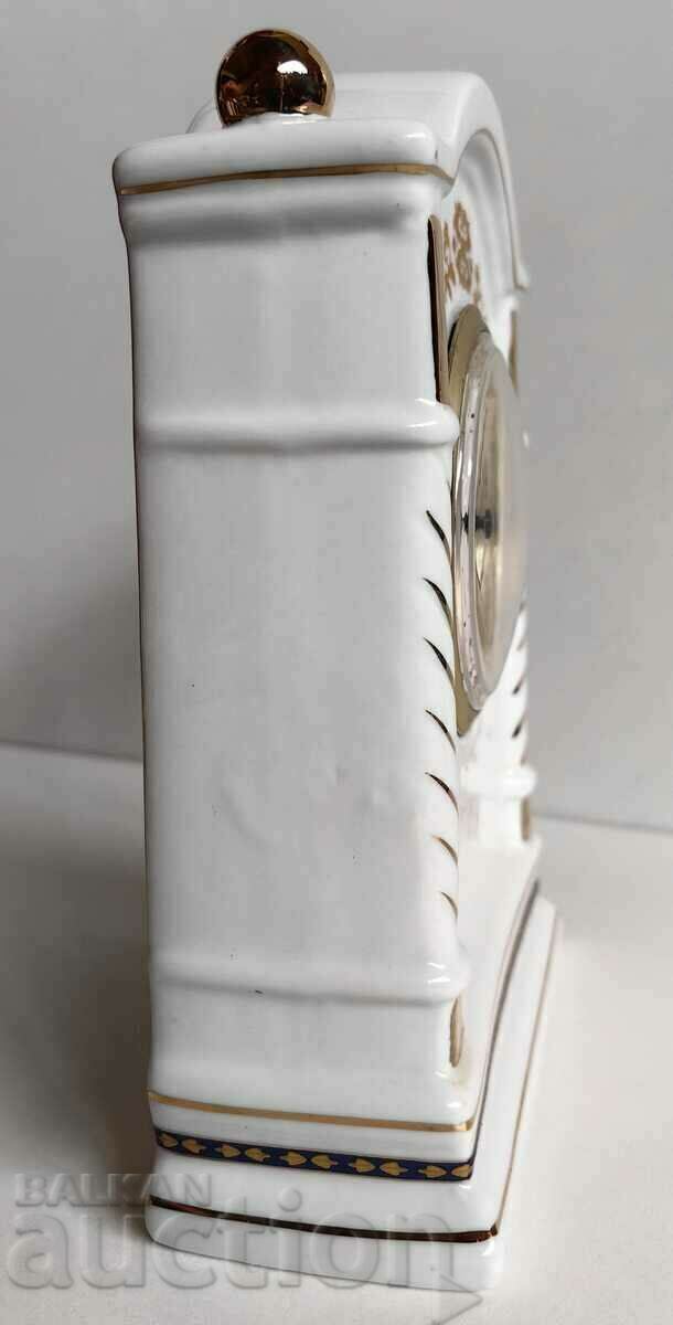 Auction .BEAUTIFUL PORCELAIN DESK CLOCK QUARTZ HEALTHY WORKING Auction .BEAUTIFUL PORCELAIN DESK CLOCK QUARTZ HEALTHY WORKING