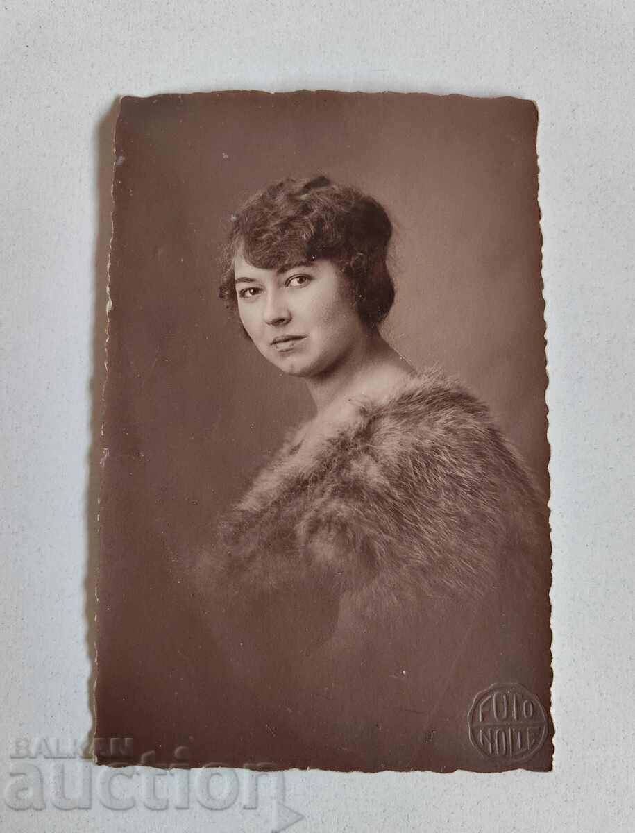 Аукцион ЖЕНА ЖЕНСКИ ПОРТРЕТ СНИМКА ФОТОГРАФИЯ