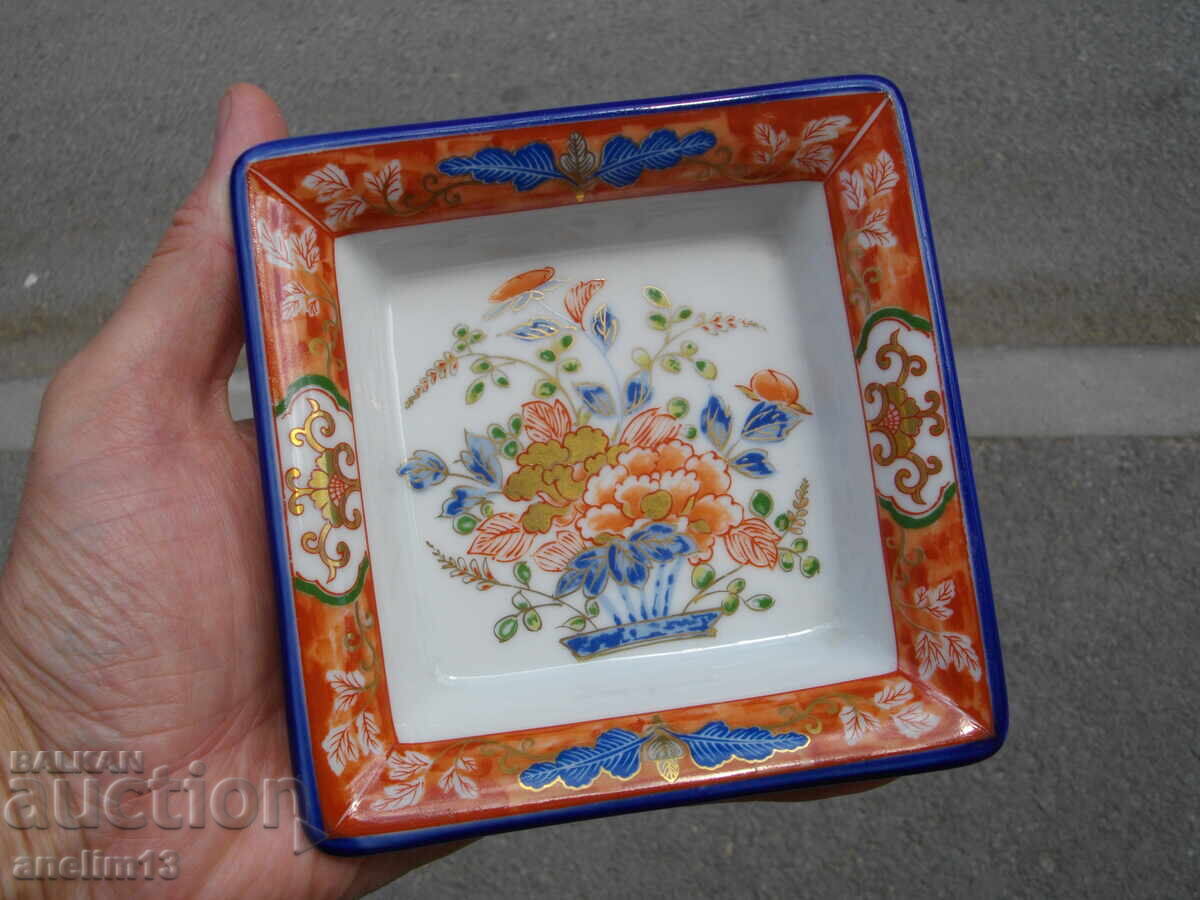 Auction  OLD PORCELAIN PLATE JAPAN