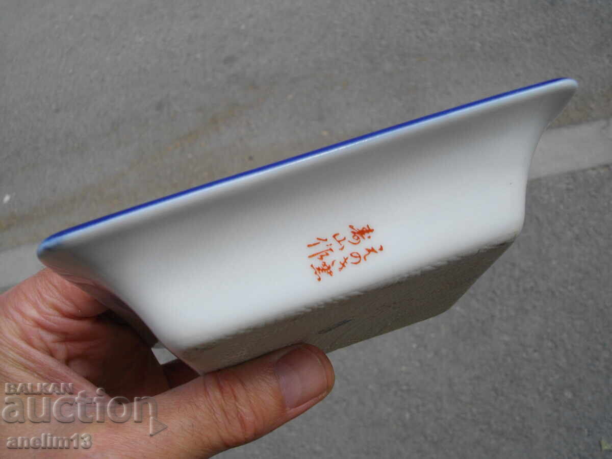 Delivery of OLD PORCELAIN PLATE JAPAN