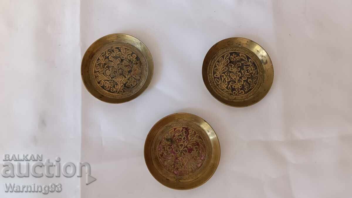 Farfurii mici vechi - alamă - 3 bucăți - Yugoslavia - 5 Farfurii mici vechi - alamă - 3 bucăți - Yugoslavia - 5