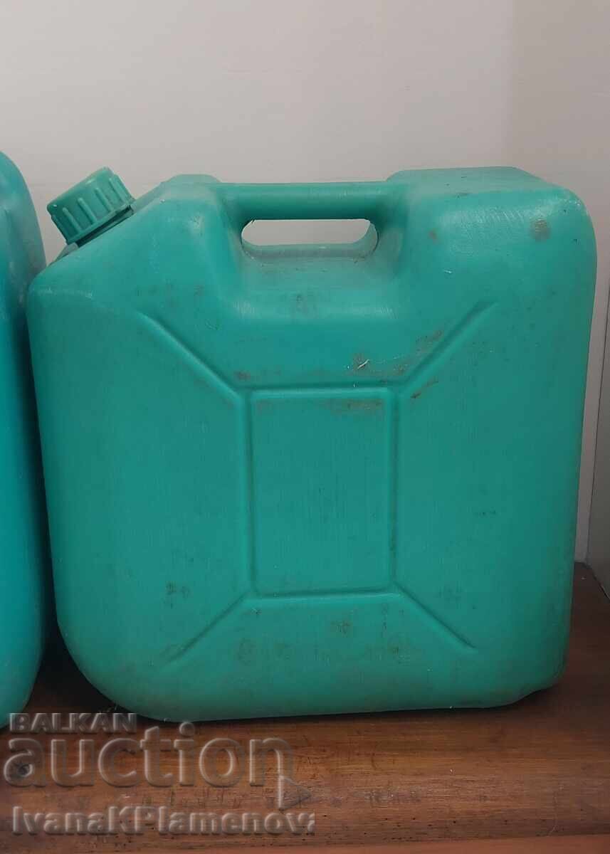 Δημοπρασία Δύο δοχεία των 20 λίτρων καθαρά Δημοπρασία Δύο δοχεία των 20 λίτρων καθαρά