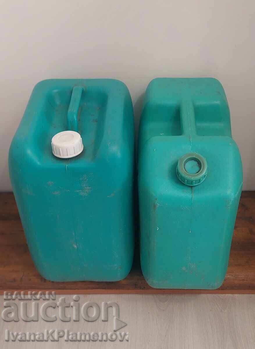 Παράδοση Δύο δοχεία των 20 λίτρων καθαρά