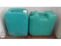 Two 20-liter tubs, clean