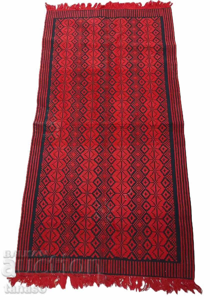 Малък български килим, в червено и черно (1.1) с цена 50.00 лв. | € 25.56 Малък български килим, в червено и черно (1.1) с цена 50.00 лв. | € 25.56