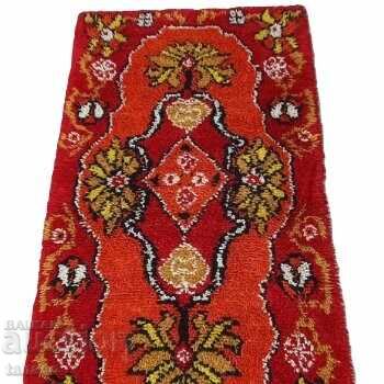 Covor vechi din lână shaggy, chitenic, anii '80 (17.1) cu preț 90.00 BGN | € 46.02 Covor vechi din lână shaggy, chitenic, anii '80 (17.1) cu preț 90.00 BGN | € 46.02