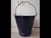 Βουλγαρική σιδερένια σμάλτου κουβάς από την σοσιαλιστική εποχή, σμαλτωμένο δοχείο, λεκάνη, Λαϊκή Δημοκρατία της Βουλγαρίας