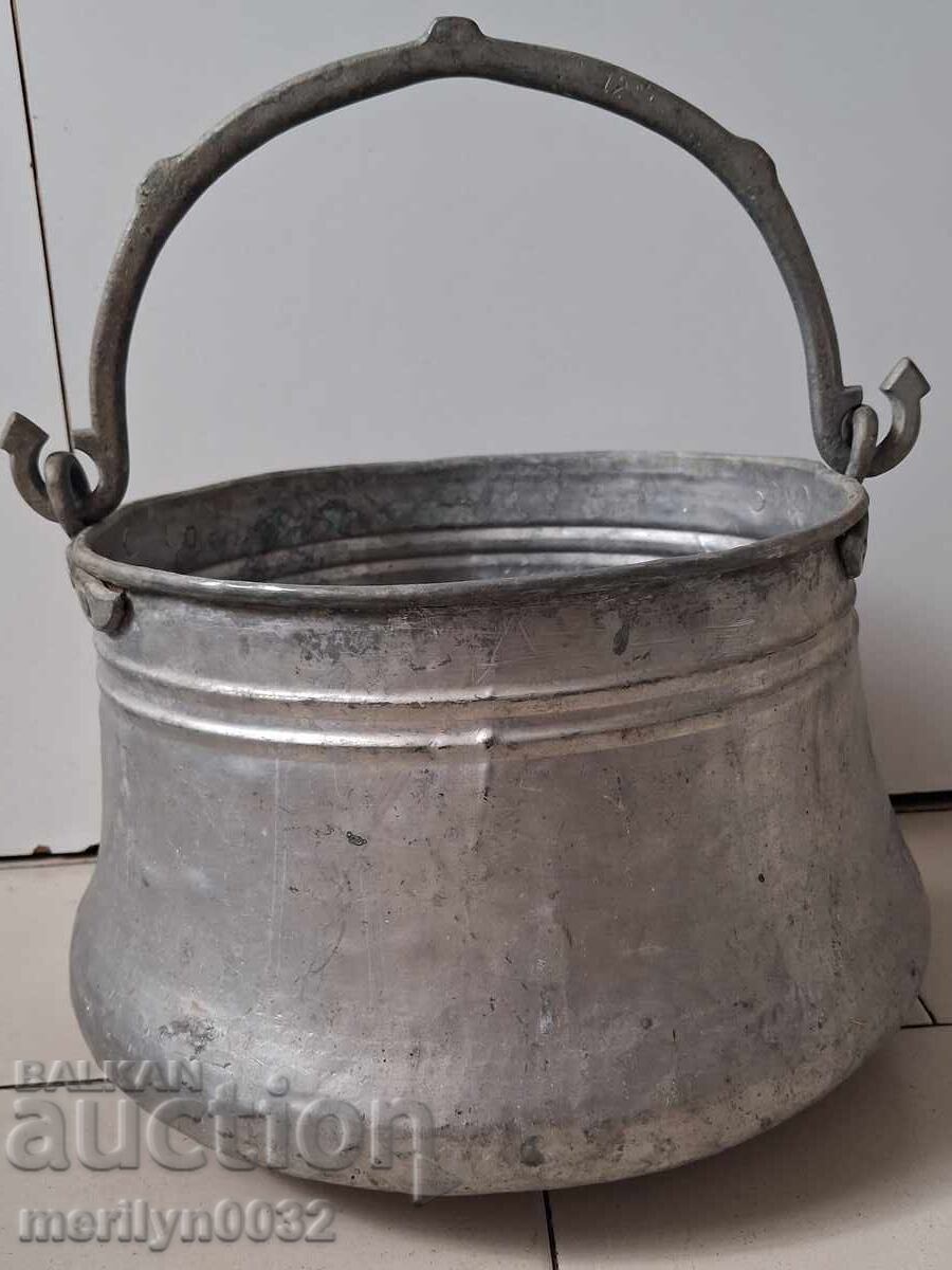 Old cauldron copper pot copper tinned coin
