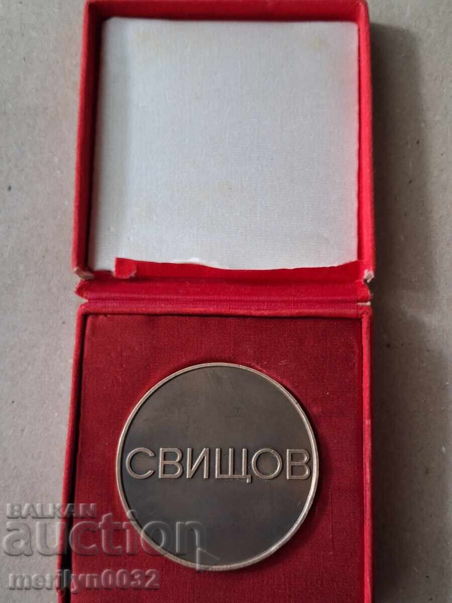 Бронзов плакет Никола Вапцаров медал знак НРБ с цена 42.00 лв. | € 21.47