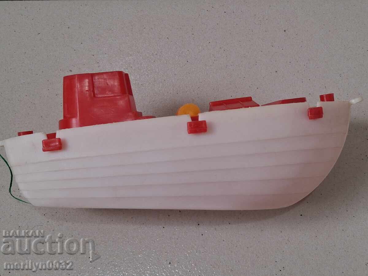 Стара пластмасова играчка лодка СССР катер с цена 27.00 лв. | € 13.80 Стара пластмасова играчка лодка СССР катер с цена 27.00 лв. | € 13.80