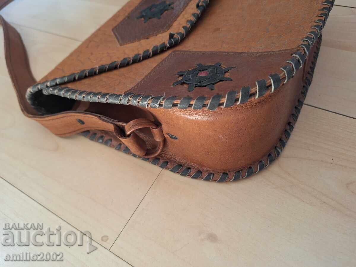 Geantă de damă din piele retro soc cu preț 9.00 BGN | € 4.60 Geantă de damă din piele retro soc cu preț 9.00 BGN | € 4.60