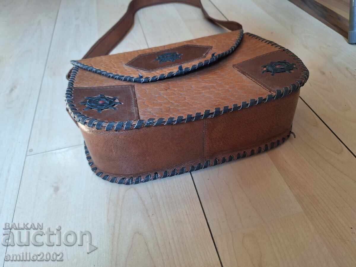 Licitație Geantă de damă din piele retro soc Licitație Geantă de damă din piele retro soc