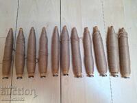 Wooden shuttles for vertical weaving