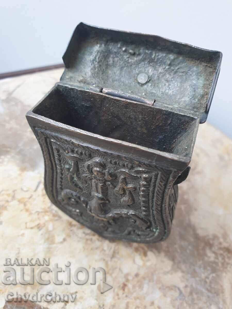 Auction  Small, very old French powder flask/cartridge box, 10cm