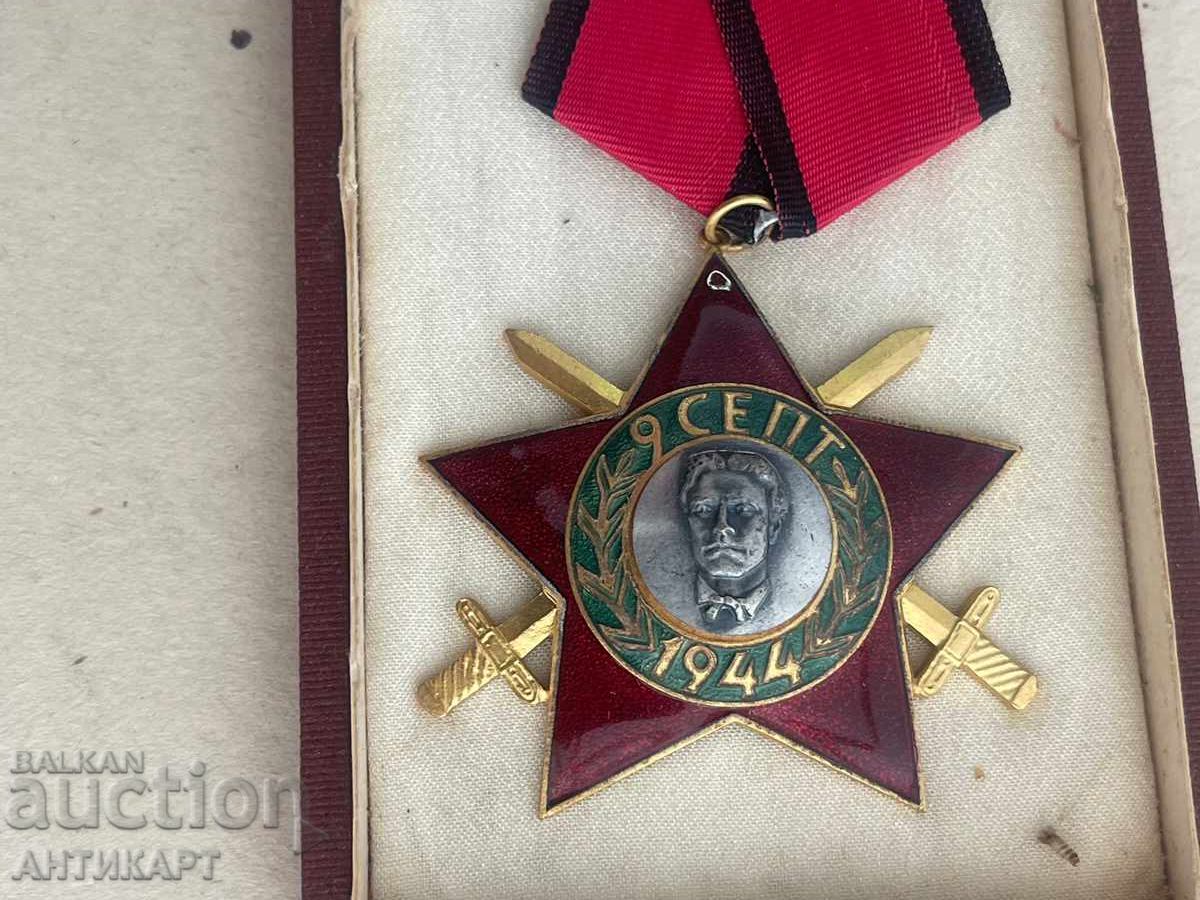 Ordinul 9 Septembrie, clasa a III-a, cu săbii, cu cutie cu preț 44.00 BGN | € 22.50 Ordinul 9 Septembrie, clasa a III-a, cu săbii, cu cutie cu preț 44.00 BGN | € 22.50