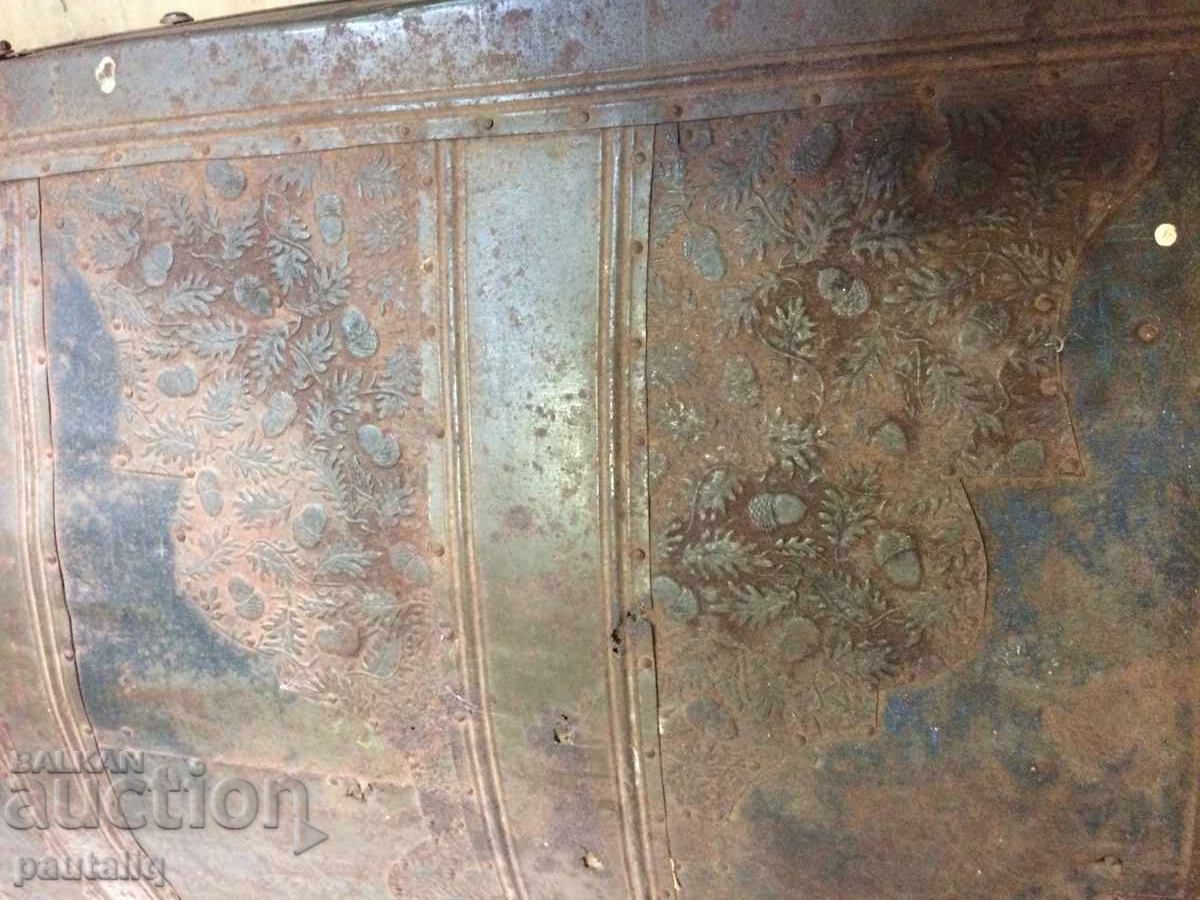 Παράδοση ΠΑΛΙΟ ΑΝΑΓΕΝΝΗΣΙΑΚΟ ΣΑΝΤΟΥΚΙ ΜΕ ΜΕΤΑΛΛΙΚΑ ΣΤΟΙΧΕΙΑ